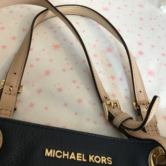 Michael Kors Dark Blue Shoulder Bag with Beige Straps - Picture 6 of 7
